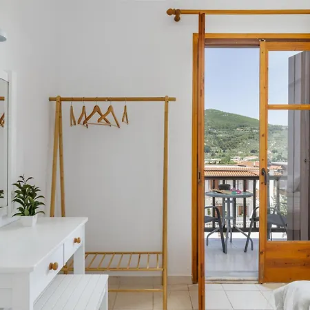 Lejlighedshotel White Lily 3*